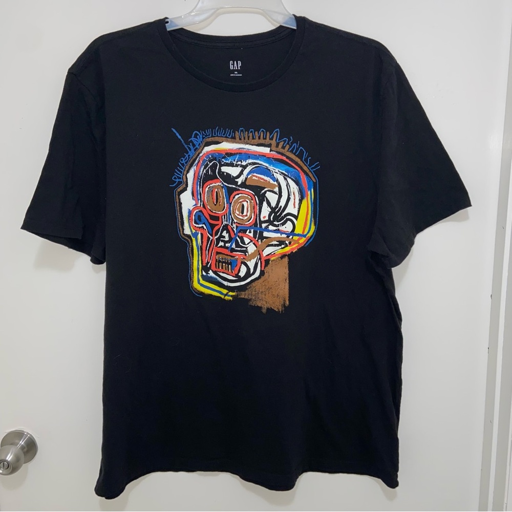GAP Black Short Sleeve Tee with Artistic Voodoo Skull Graphic